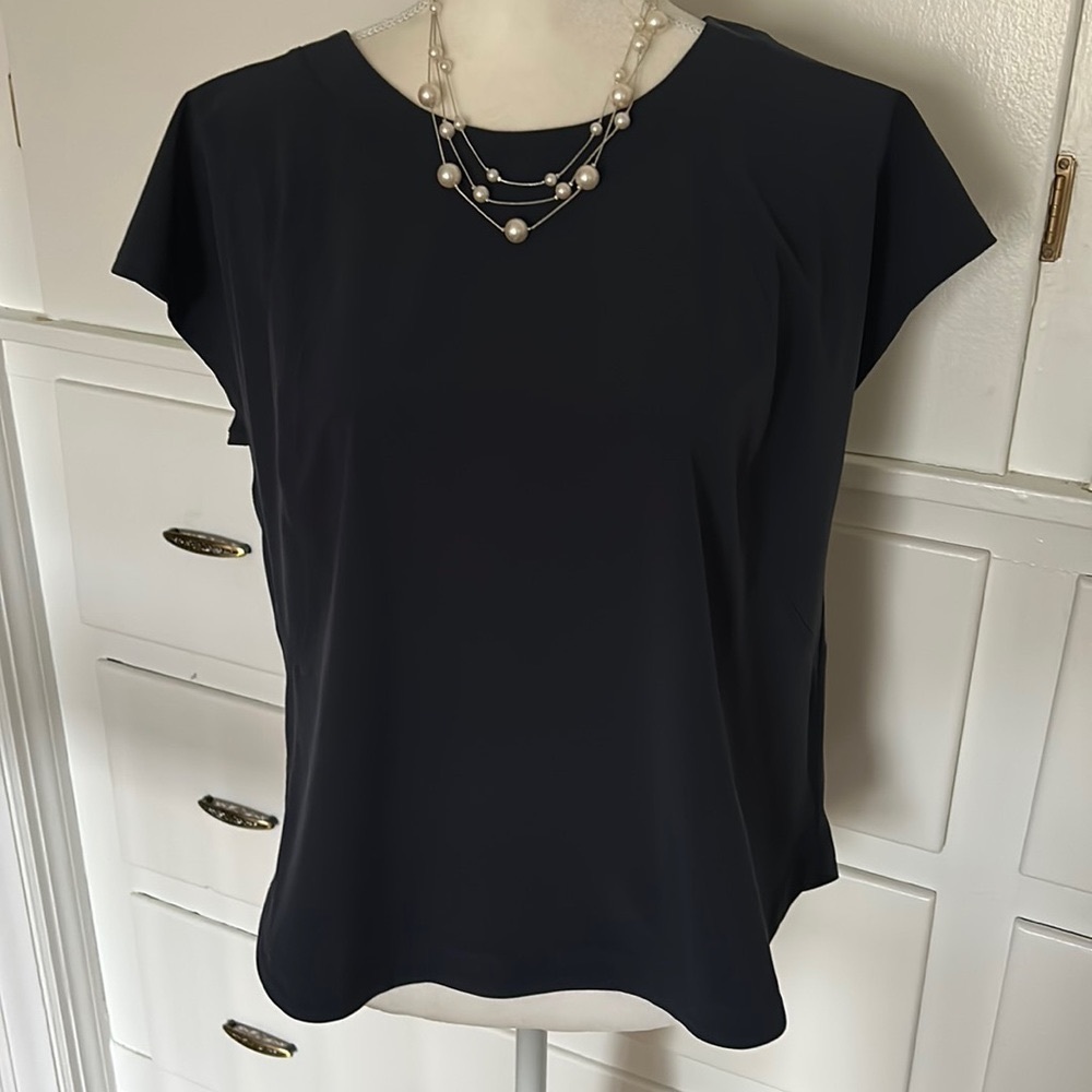 J. Jill FIT scoop neck navy cap sleeve top. Well made. Excellent used condition